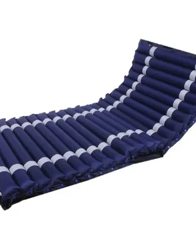 Medical anti-decubitus air mattress with alternating pressure design