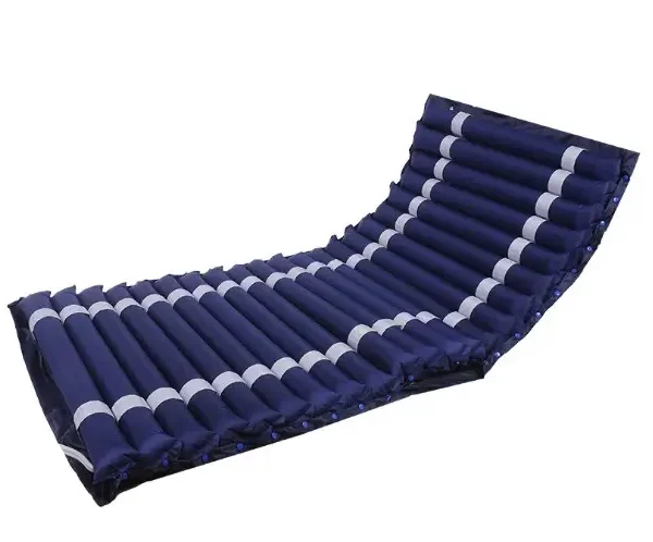 Medical anti-decubitus air mattress with alternating pressure design